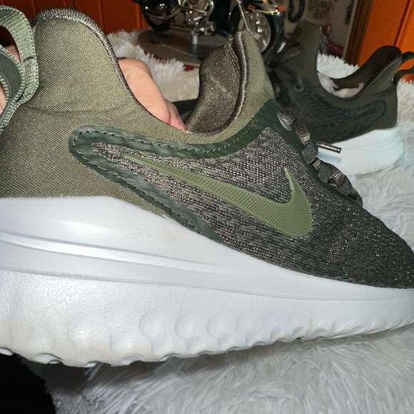 Men's Nike Rival Running Shoes Green And White Anthracite AA7400-300 US Size 8.5 - Picture 4 of 12